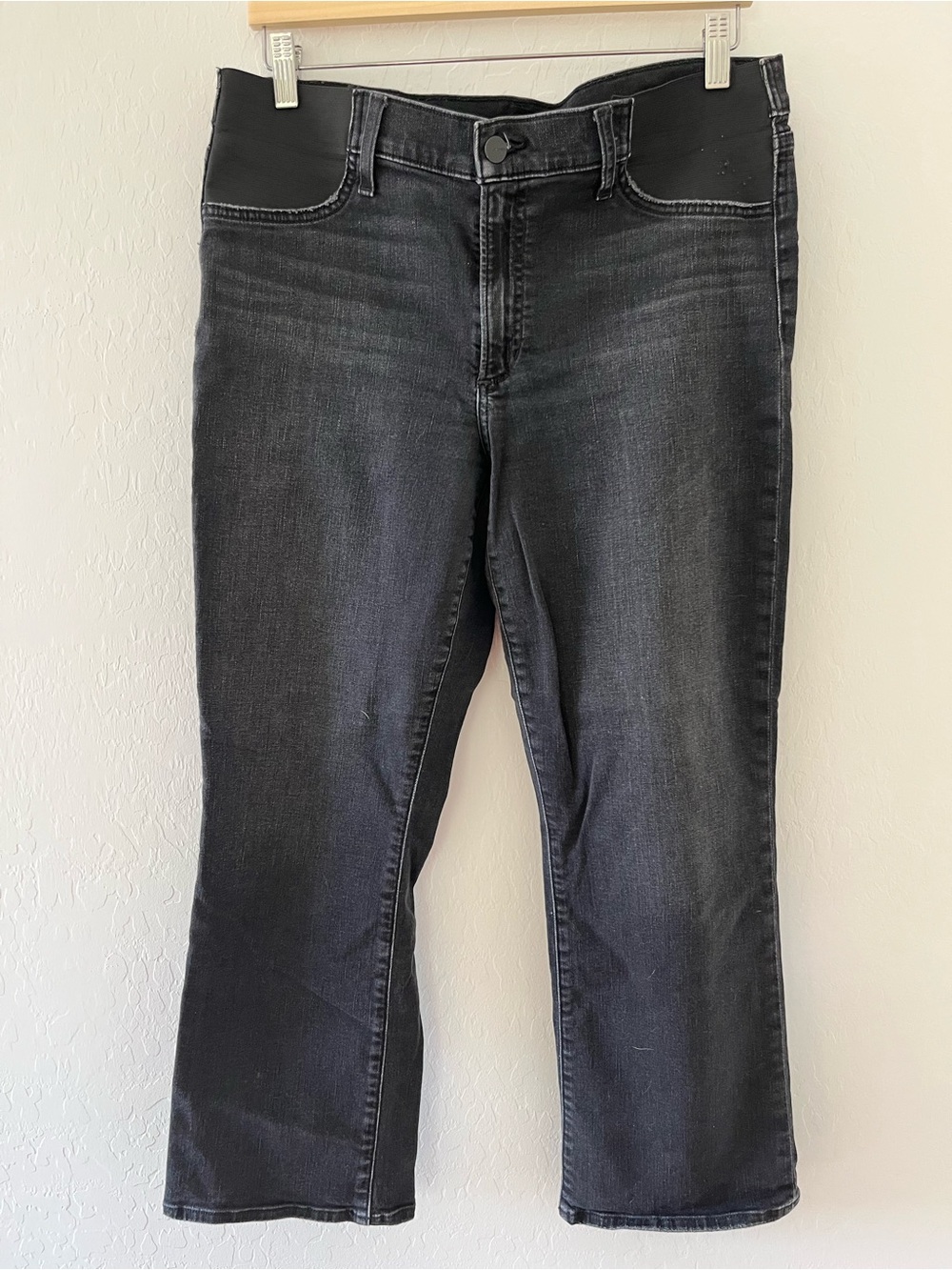 Joe’s Maternity Jeans | The Icon | Midrise Cropped Bootcut | Black Size 30 - Picture 4 of 10